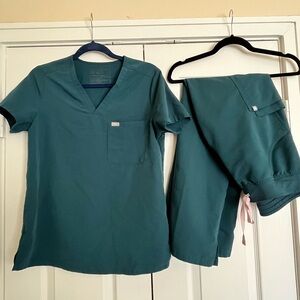 LIMITED EDITION FIGS Caribbean Blue Scrub Set